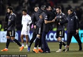 谁会不喜欢这样的队友？22岁的梅西放弃大四喜的机会让点给伊布！