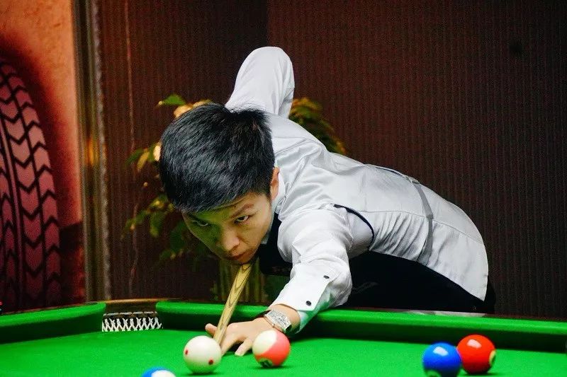 他努力学习 他努力学习