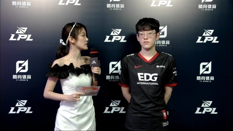 表现直接影 表现直接影